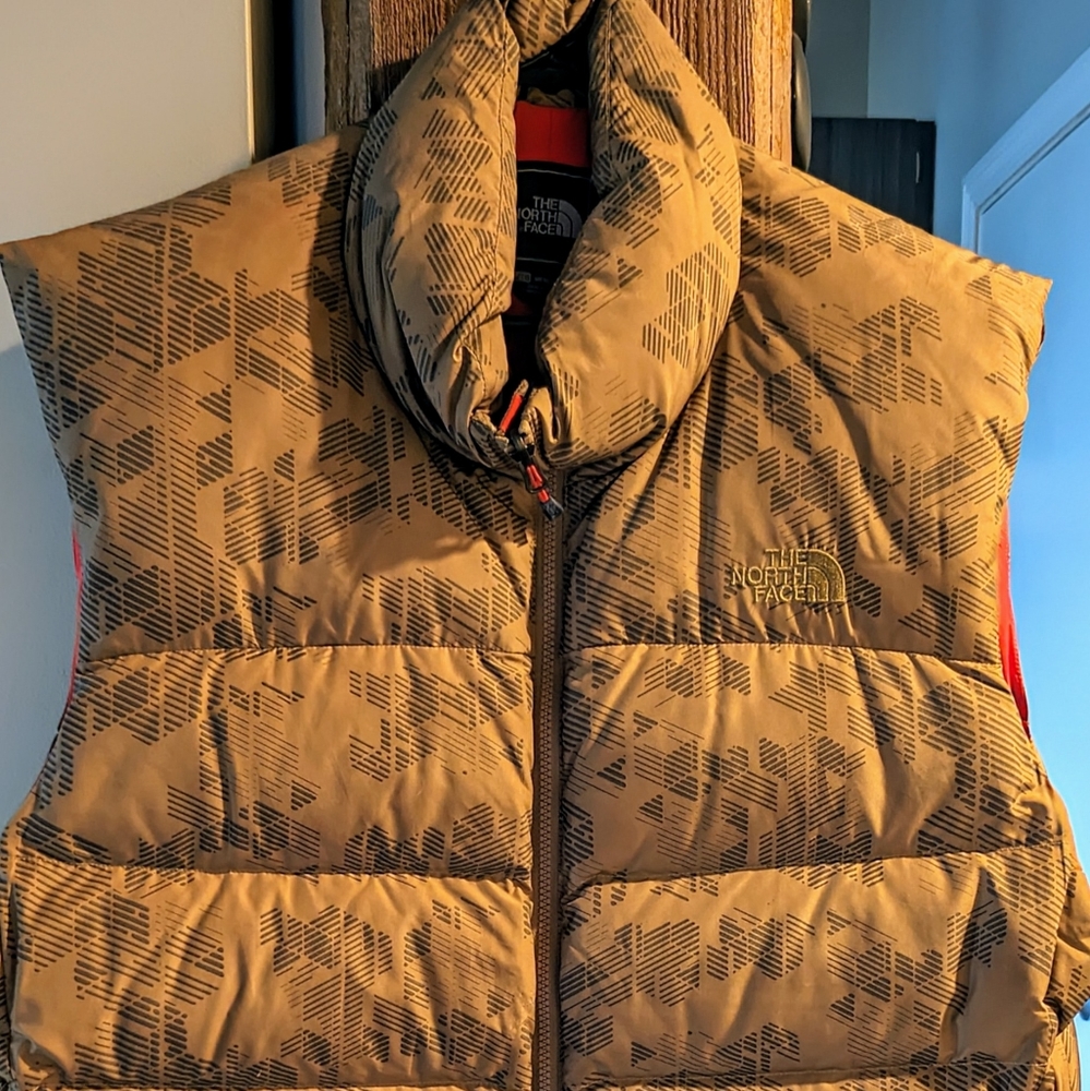 The North Face men's puffer 700 camo XL vest